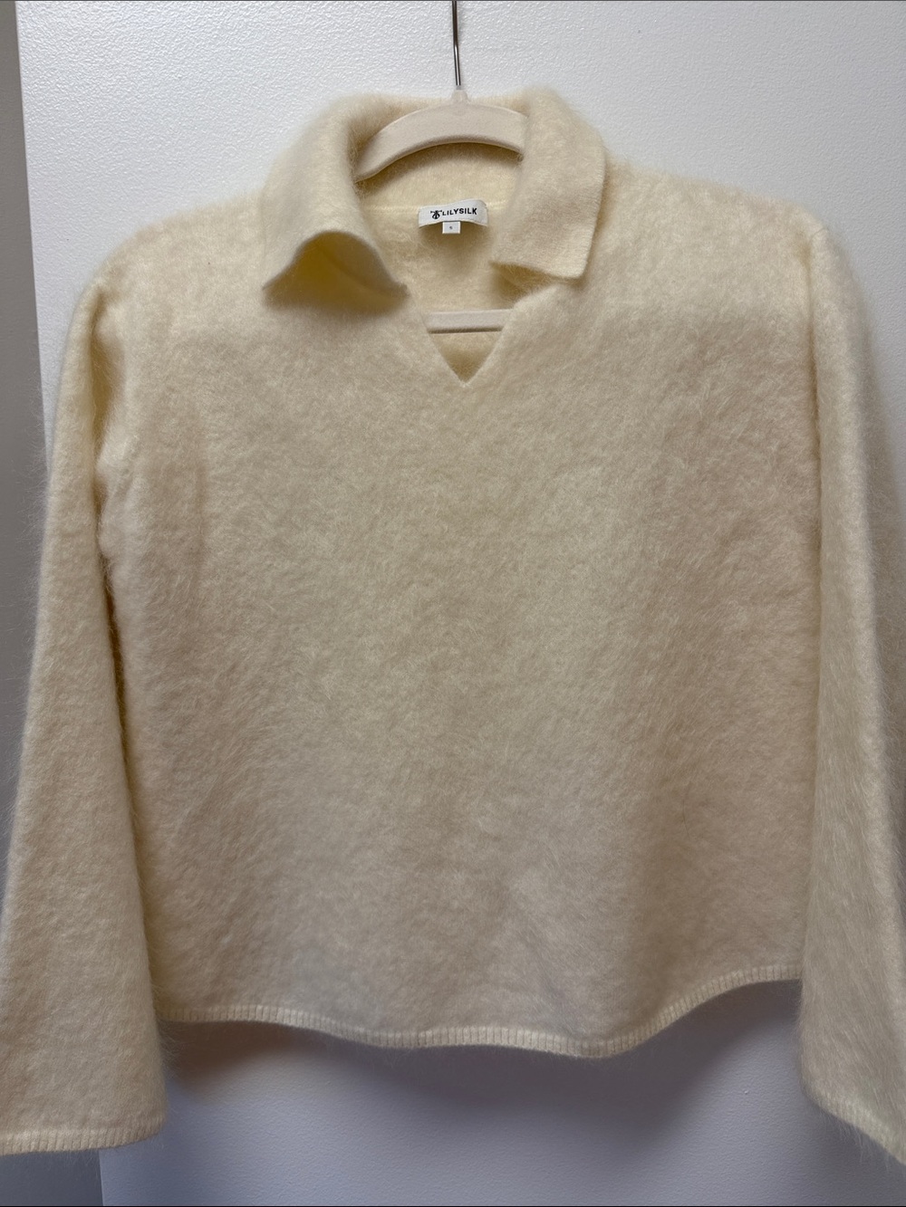 Soft V-Neck Collared Sweater in Cream cashmere